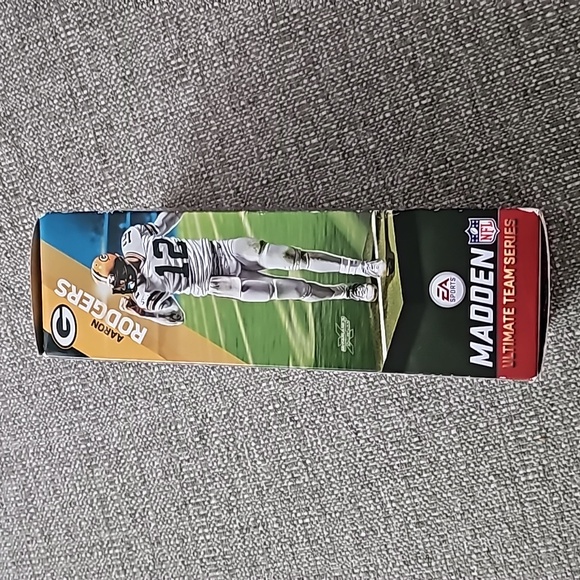 NEW! Aaron Rodgers Madden Ultimate Team Series figurine - Picture 4 of 6